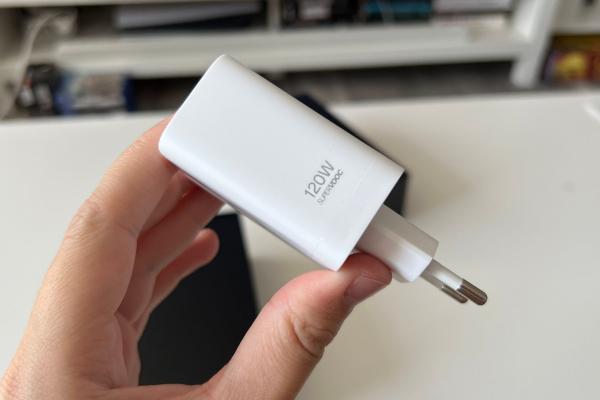 Realme GT 6: Bateria de 5500 mAh de la interior aproape că doboară recorduri, scoruri de battery phone