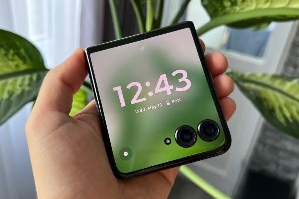 Motorola RAZR 50 Ultra: Display extern și mai mare decât la predecesor, cută care nu se mai simte pe ecranul pliabil