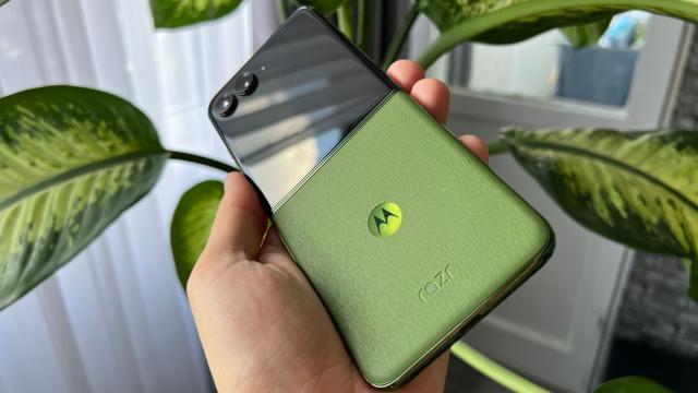 <b>Motorola RAZR 50 Ultra review detaliat în limba română (Evaluare Mobilissimo)</b>Vara a ajuns să fie anotimpul smartphone-urilor pliabile iar Motorola dă startul lansărilor din sezonul 2024, prin noile modele RAZR 50 și RAZR 50 Ultra. Primul care a ajuns în redacția 