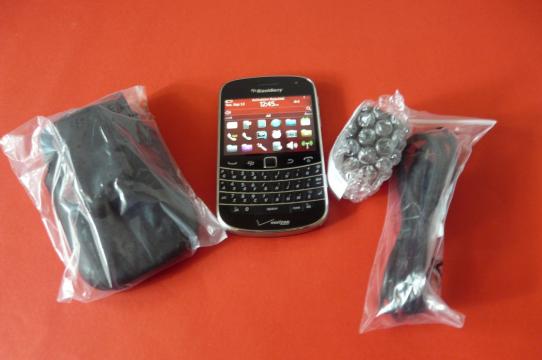 BlackBerry Bold Touch 9930 - Unboxing (conținutul cutiei): BlackBerry-Bold-Touch-9930-Unboxing_001.jpg