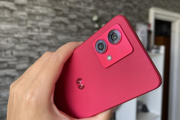 Motorola Moto G84 Unboxing: productivitate în pachet mic şi cochet