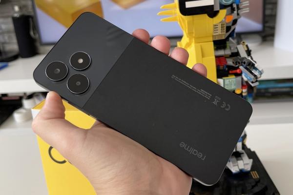 Prezentare realme C51 - Smartphone-ul pe care îl cumperi dacă ai un buget redus, dar vrei autonomie bună, încărcare rapidă și 128 GB de stocare