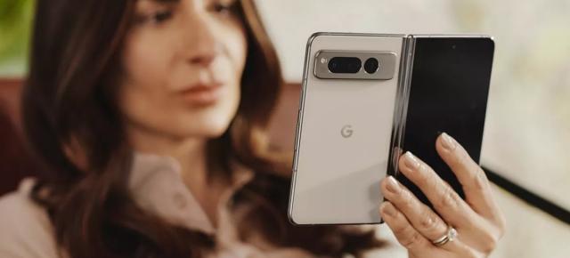 Un nou smartphone pliabil Google apare la orizont! Să fie Pixel Fold 2 sau un model Flip?
