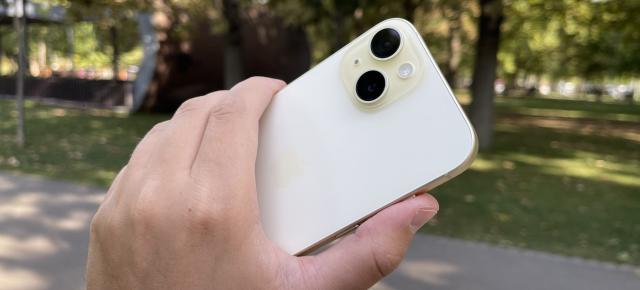 Apple iPhone 15 Review: upgrade-uri mari pentru iPhone-ul entry-level, de la ecran, la procesor, ba chiar și cameră