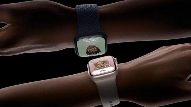 <b>Apple Watch primește funcția NameDrop odată cu actualizarea watchOS 10.1 (Beta)</b>Odată cu iOS 17, Apple a anunțat o nouă funcție de partajare a contactelor, intutulată NameDrop. Ea folosește NFC pentru transferarea informațiilor printr-o apropiere a terminalelor. Ei bine, acum aflăm că NameDrop va sosi curând și pe Apple Watch