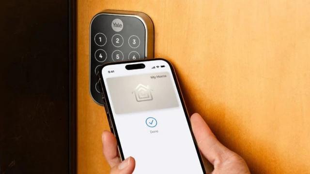 <b>Yale anunță Assure Lock 2 Plus, yală smart cu integrare HomeKit și suport Apple Home Key</b>Încet încet produsele smart încep să își facă loc și în casa noastră, fie că vorbim despre becuri inteligente, despre aspiratorul robot sau chiar yala de la intrare. Pe piață există multe astfel de dispozitive iar astăzi cunoaștem unul nou numit 