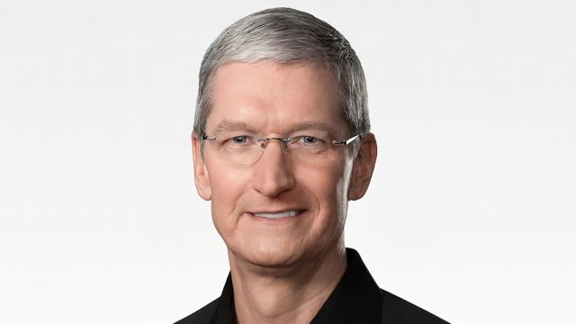 <b>Zi de bonus pentru Tim Cook: CEO-ul Apple a vândut 13% din acţiuni pentru 42 de milioane de dolari</b>Tim Cook şi-a dat un soi de bonus în ultima săptămână, după ce a vândut 13% din acţiunile Apple pe care le avea, obţinând 42 de milioane de dolari după taxe. Nu a fost chiar cea mai inspirată decizie, deoarece acum acţiunile sunt la o cotă 