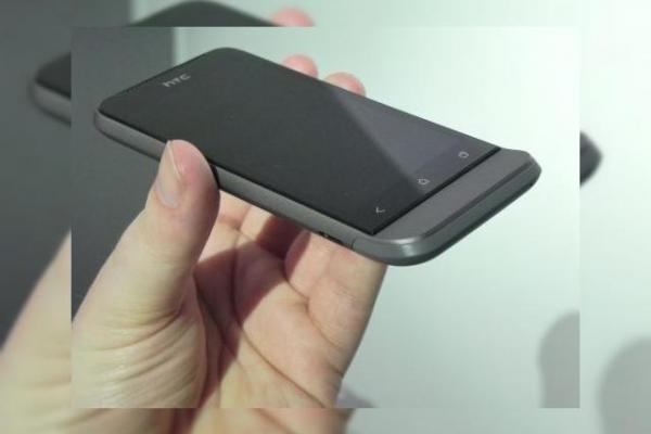 MWC 2012: HTC One V preview - ofertă low end În zona Android 4.0 și un design Legendar (Video)