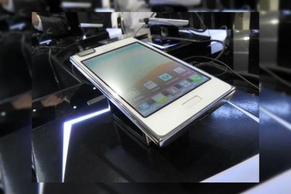 MWC 2012: LG Optimus L5 hands-on În Barcelona - un telefon echilibrat (Video)