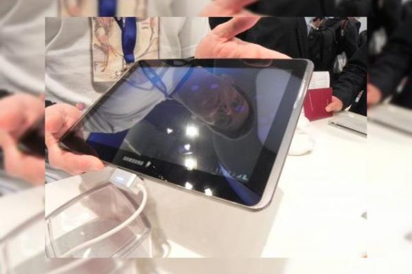 MWC 2012: Samsung Galaxy Tab 2 10.1 video preview - prima tabletă Android 4.0 Samsung ni se prezintă (Video)