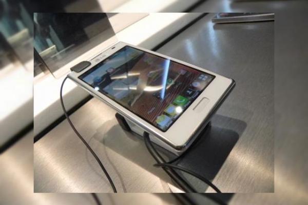 MWC 2012: LG Optimus L7 hands on - vârful de gamă al seriei L de la LG analizat În detaliu (Video)
