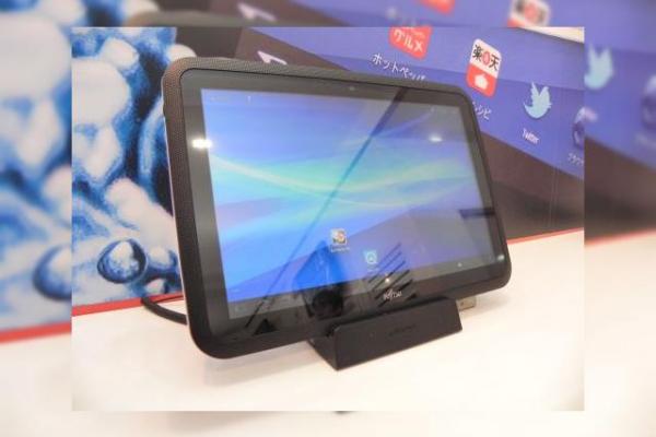 MWC 2012: Fujitsu Arrows Tab Hands on - tabletă performantă rezistentă la apă (Video)