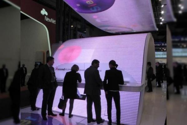 MWC 2012: Standul Huawei vi se dezvăluie - SF, tehnologie de vârf și cele mai noi telefoane (video)