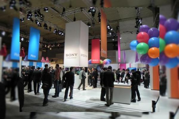 Standul Sony de la MWC 2012 - elegant, divers etnic, minimalist (Video)