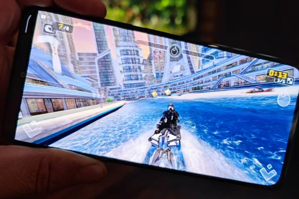 POCO F3: Benchmark-uri de top 15, cel mai ieftin telefon cu Snapdragon 870