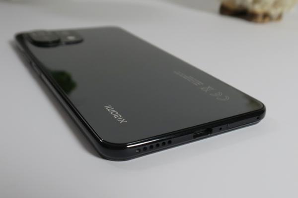 Xiaomi Mi 11 Lite 4G: Autonomie peste așteptări, aceeași încărcare rapidă de pe Xiaomi Mi 11 Lite 5G