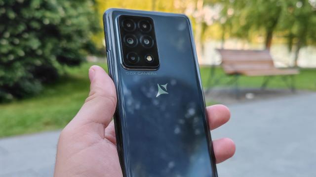 <b>Allview Soul X8 Pro review detaliat în limba română (Evaluare Mobilissimo)</b>Allview Soul X8 Pro a ajuns la mine în urmă cu aproximativ o săptamană. Anul trecut testam predecesorul acestuia, Soul X7 Pro, față de care putem observa un upgrade destul de mare, mai ales la capitolul construcție și design. Soul X8 Pro este cel mai bine