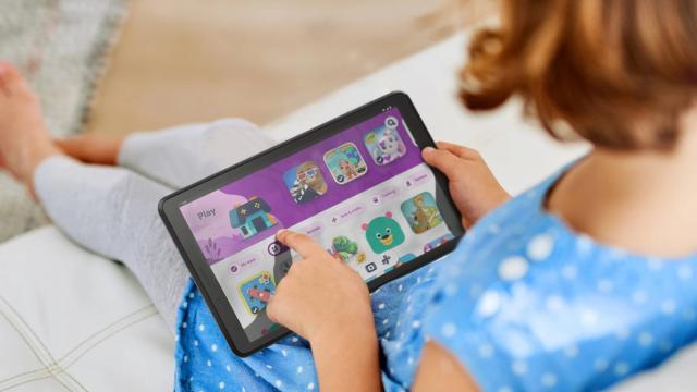 <b>Lenovo Tab M7, o tabletă de buget pentru copii pe care o vei găsi la... LIDL de pe 5 iulie; Cât costă?</b>Am scris deja de câteva ori despre gadgeturi şi dispozitive găsite la LIDL, cu accentul pe ceasurile lor mai mult sau mai puţin inteligente. Aflaţi că sunt şi dispozitive mai complexe, inclusiv tablete de buget. Lenovo M7 este un exemplu, iar produsul