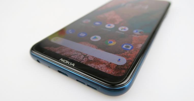 Nokia X20: Acustică mono, bună pentru înalte şi voce, cam distorsionată la maxim