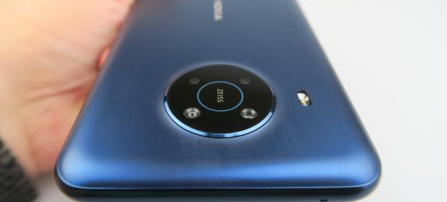 Nokia X20: Design masiv, dar prietenos cu palmele şi aderent