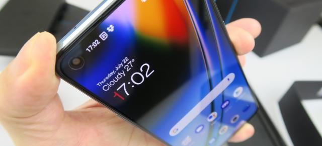 OnePlus Nord 2 5G: Design plăcut de privit, atins, purtat în buzunar