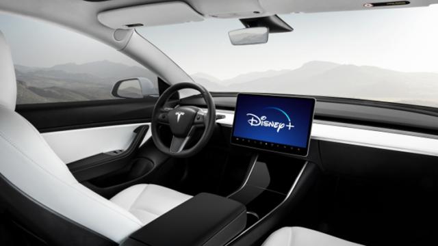 <b>Automobilele Tesla au primit suport pentru limba română; Disney+ ajunge printr-un nou update software</b>Tesla are probabil unul dintre cele mai bune sisteme de infotainment de pe piață. Este cunoscut în principal pentru diversitatea sa și controlul facil, șoferii având la dispoziție o mulțime de funcții și opțiuni ușor de accesat. Aflăm astăzi prin