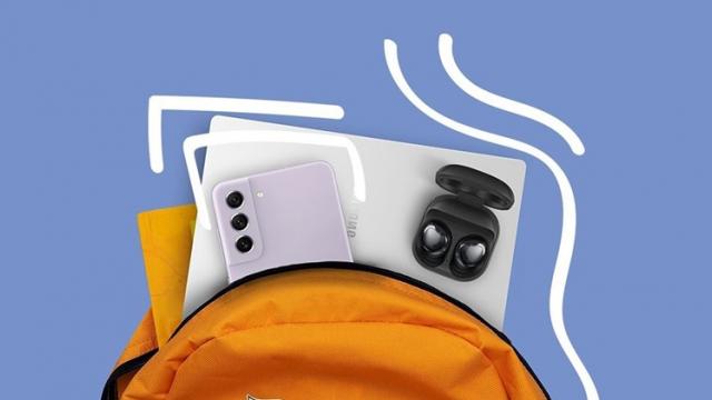 <b>Samsung Galaxy S21 FE apare din greșeală într-un material promo oficial; Un device din suita "Back to School"</b>Cu doar două zile rămase până la marele eveniment Galaxy Unpacked de pe 11 august iată că Samsung "scapă porumbelul", postând din greșeală un poster oficial în care își face apariția nimeni altul decât Galaxy S21 FE
