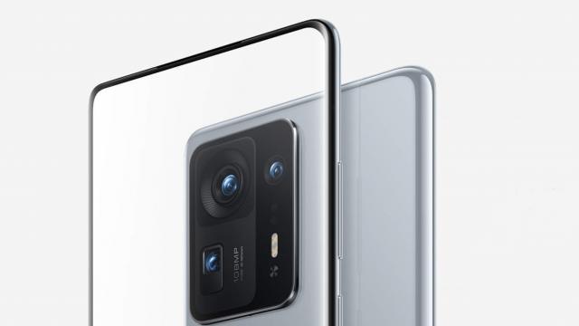 <b>Xiaomi Mi Mix 4 devine oficial drept primul smartphone cu Snapdragon 888+; Are cameră selfie sub display, încărcare la 120W</b>Febra lansărilor din luna august a început astăzi odată cu prezentarea lui Xiaomi Mi Mix 4, un telefon subiect de zvonuri încă din primăvara anului 2019 atunci când era așteptat să debuteze oficial. Anii au trecut și acest succesor 
