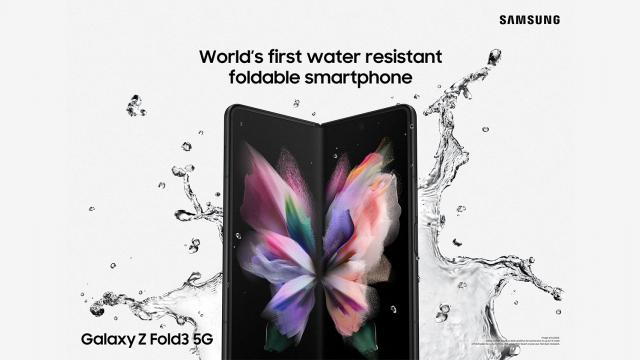 <b>Samsung Galaxy Z Fold 3 devine oficial: Primul pliabil cu cameră selfie ascunsă sub ecran, hardware de top și rezistență la apă IPX8</b>Poate cel mai așteptat eveniment de către fanii Samsung a avut loc chiar astăzi. A debutat astfel succesorul lui Galaxy Z Fold 2, dar și Galaxy Z Flip 3, noi ceasuri inteligente din seria Galaxy Watch 4 și noile căști wireless Galaxy Buds 2. Deși mulți