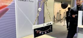 IFA 2023: Video Hands-on HONOR Magic V Purse - Smartphone-ul pliabil asociat unei poșete tech, cu barete interschimbabile