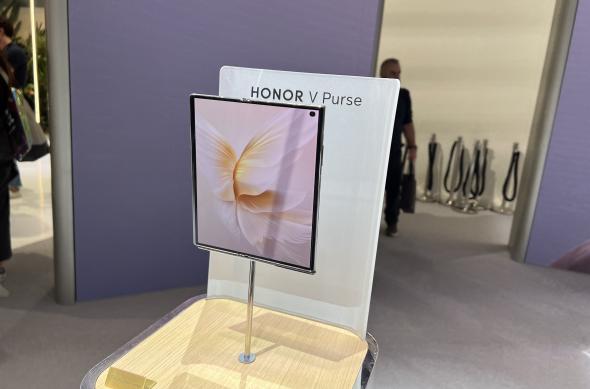 HONOR Magic V Purse - Fotografii de la IFA 2023: Photo 01.09.2023, 15 29 20.jpg