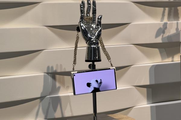 HONOR Magic V Purse - Fotografii de la IFA 2023