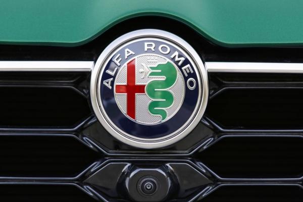 Alfa Romeo-ul electric este un SUV compact care tocmai a apărut în fotografii