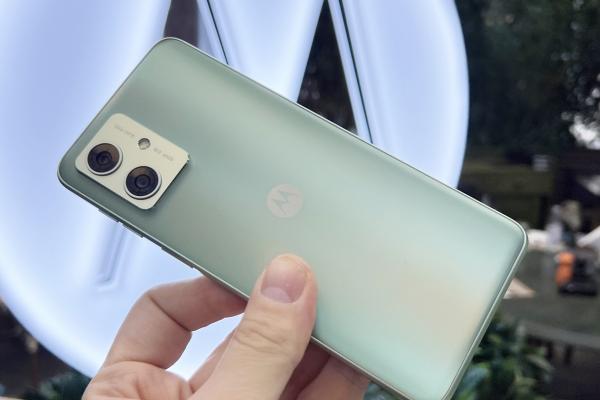 Motorola Moto G54 Power Hands-on: a revenit battery phone-ul, acum cu extra RAM şi putere