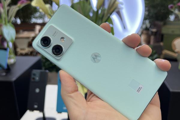 Motorola Edge 40 Neo Hands On: mai rafinat, curbat, gata de gaming şi Ready For