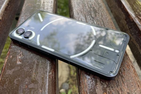 Nothing Phone (2) review detaliat în limba română (Evaluare Mobilissimo)