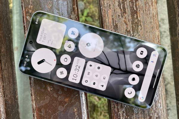 Nothing Phone (2): Benchmark-uri la alt nivel față de predecesor și mult peste rivalul direct OnePlus Nord 3
