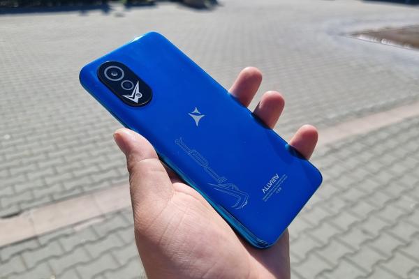 Prezentare Allview Viper V10 - Smartphone accesibil cu design îndrăzneț și asistent vocal în limba română AVI GPT la pachet