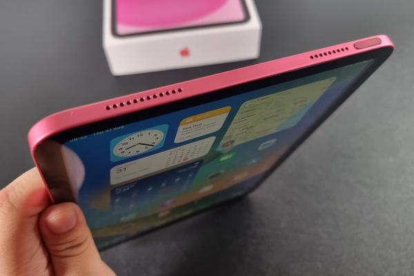 iPad 10 (2022) - Difuzoarele stereo livrează sunet clar, excelent pentru filme, jocuri si videoconferințe