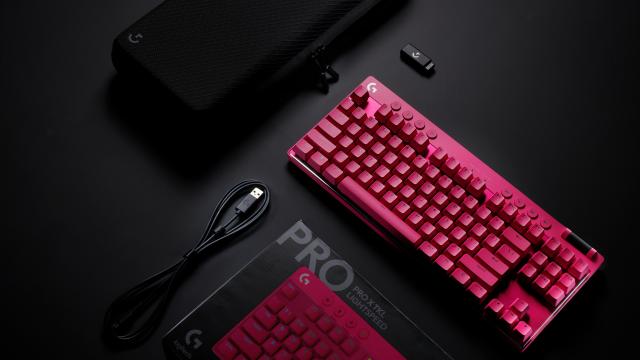 <b>Logitech G anunță noua generație de periferice de gaming PRO: mouse-ul G Pro X Superlight 2 și tastatura G Pro X TKL LIGHTSPEED </b>În luna septembrie se culeg roadele.. de gaming, iar Logitech G vine cu super noutăți pentru cei care nu doar se joacă, ci iau parte la competiții eSports. Vorbim despre noua tastatură de gaming Logitech G PRO X TKL Lightspeed 