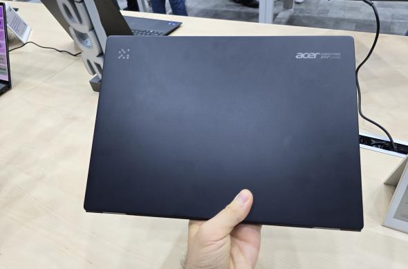 Acer TravelMate P6 14 AI - Fotografii hands-on IFA 2024: 20240904_160330.jpg