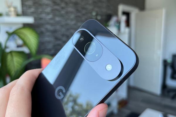 Google Pixel 9 Unboxing: mic, dar atotcuprinzător prin Gemini AI (Video)