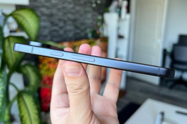 Google Pixel 9: Acustică stereo cu calităţi, dar nu foarte mult bas