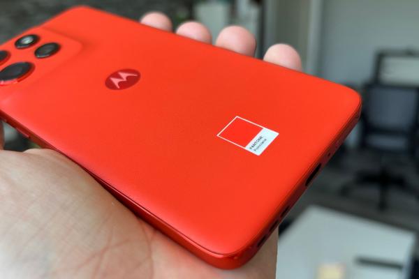 Motorola edge 50 neo: Conectivitate cu WiFi 6e, 5G plus Smart Connect pentru productivitate extra