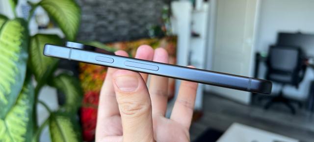 Google Pixel 9: Acustică stereo cu calităţi, dar nu foarte mult bas