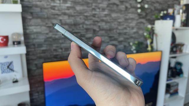 <b>Xiaomi vrea să lanseze un smartphone fără butoane fizice în 2025, flagship cu CPU Snapdragon 8+ Gen4</b>Xiaomi a privit întotdeauna spre viitor și îmi amintesc cât de futurist arăta la debut și chiar și în prezent ineditul Xiaomi Mi Mix Alpha cu al său ecran de jur împrejur (wrap-around), un terminal care din păcate nu a ajuns comercializat