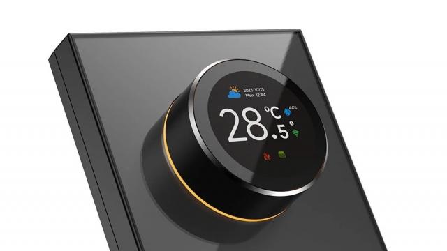 <b>Termostatul inteligent TUYA Smart acum cu reducere de 73% pe Cafago, ideal pentru controlul încălzirii</b>Cu vara pe sfârșite și cu gândul mai degrabă la sezonul rece ne punem la punct și cu cele necesare încălzirii, iar în cazul de față ne oprim la produsul prin care interacționăm și anume termostatul. Un asemenea dispozitiv ajută