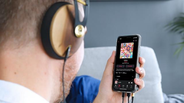 <b>De astăzi îți poți transfera playlist-ul de pe Apple Music către YouTube Music și viceversa</b>Dacă sunt momente în viață când simți că un serviciu nu îți mai oferă beneficiile pe care le cauți, te muți la platforma rivală - doar că apar neajunsuri. În cazul unei platforme de streaming audio e cam complicat să îți transferi playlist-urile 