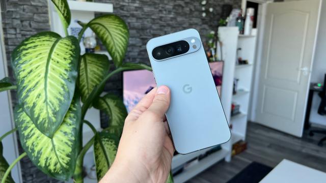 <b>Google Pixel 9 Pro XL: Benchmark-uri marcate de inevitabilul... throttling</b>Google Pixel 9 Pro XL adoptă acelaşi procesor Google Tensor G4 ca şi restul seriei Pixel 9. Tot produs de Samsung, acest cipset octa core de 4 nanometri e tactat până la 3.1 GHz şi vine