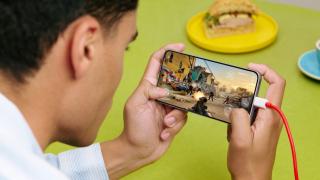 Inovaţie cu porţia: brandurile din China se iau după Apple şi oferă specificaţii mai modeste pe telefoanele de bază